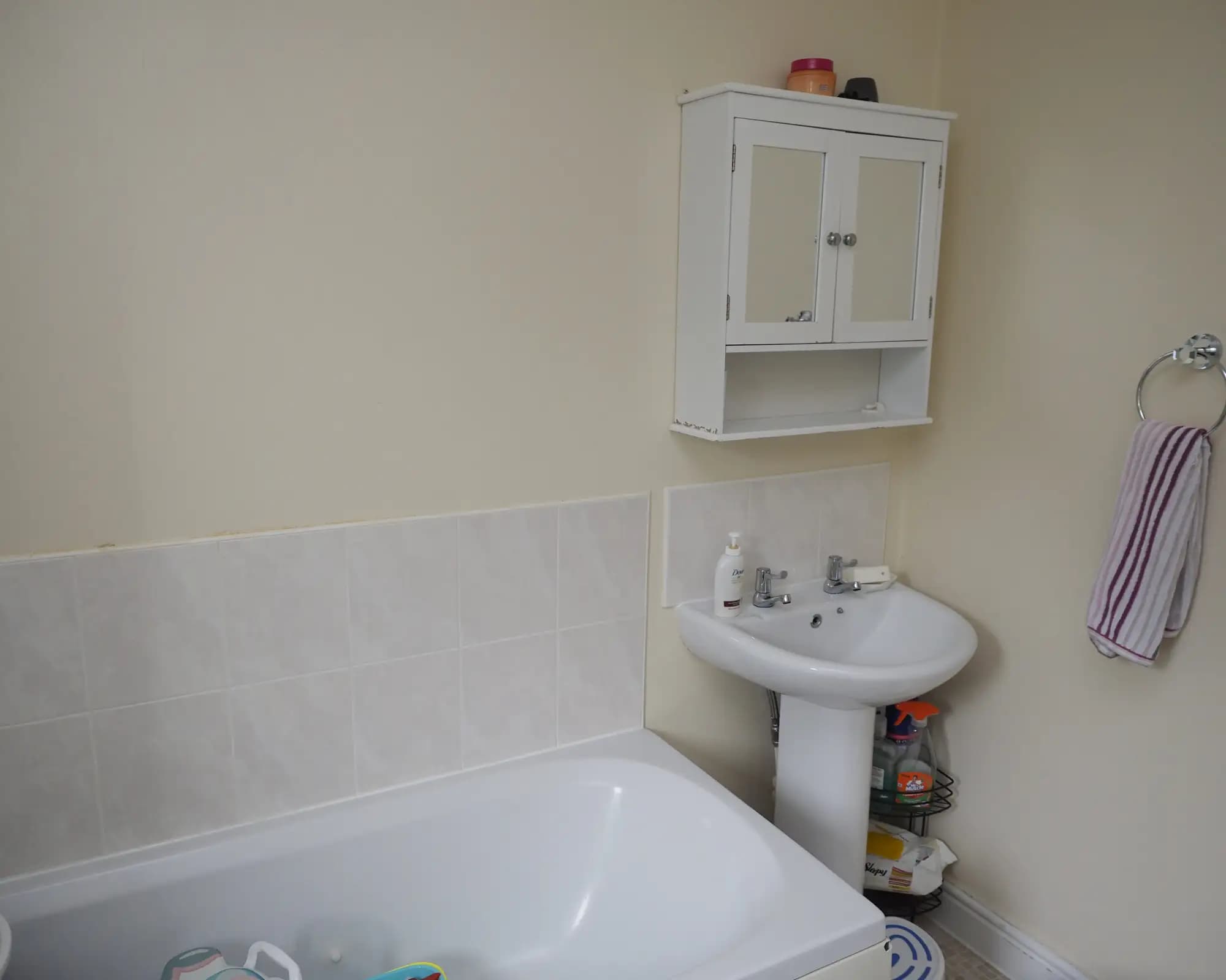 property photo 8 of 19