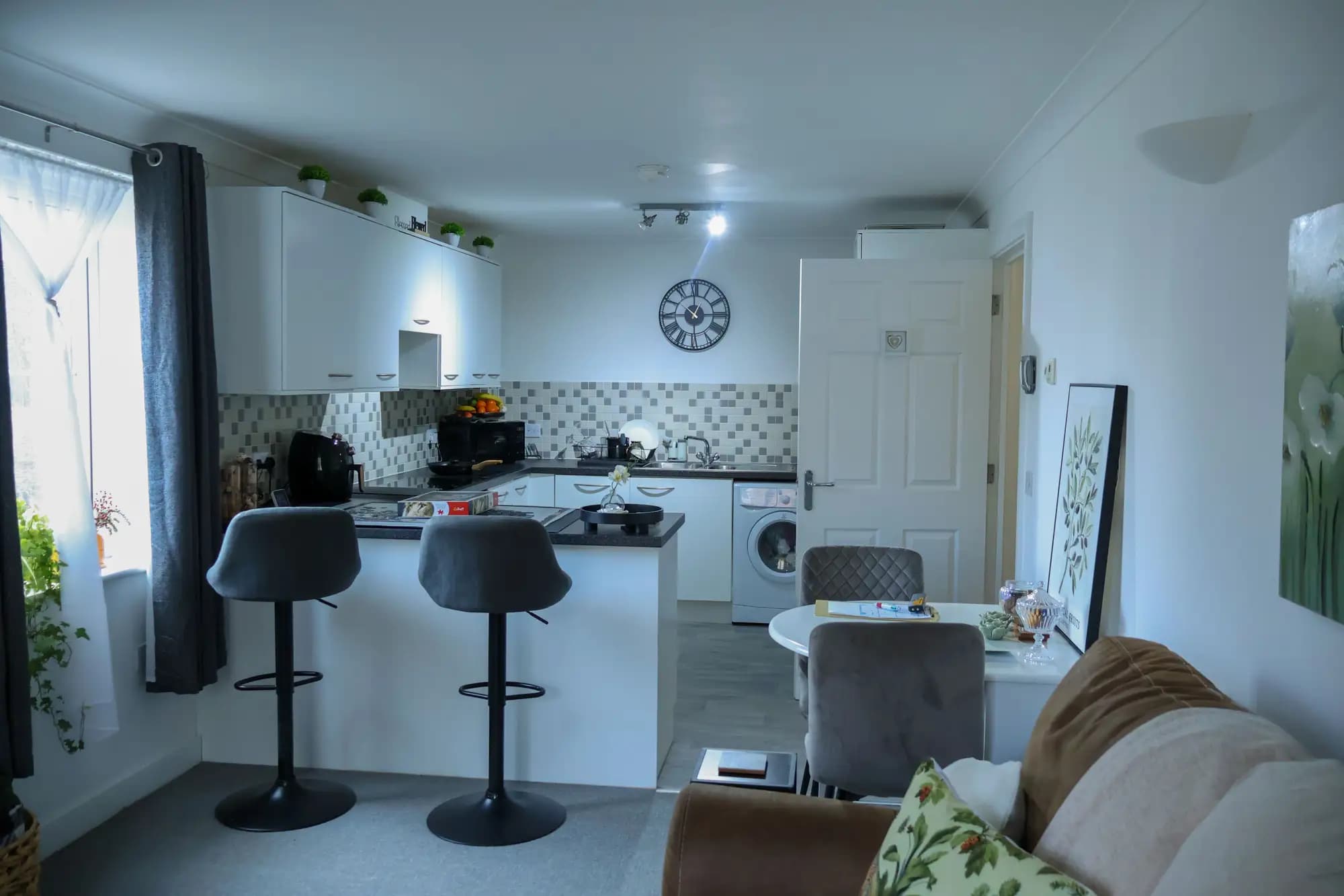 property photo 5 of 15