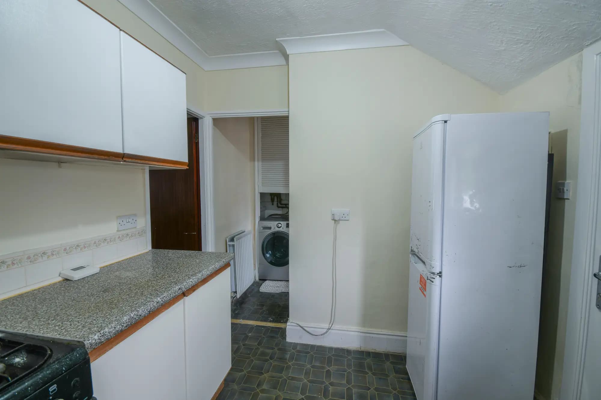 property photo 5 of 16