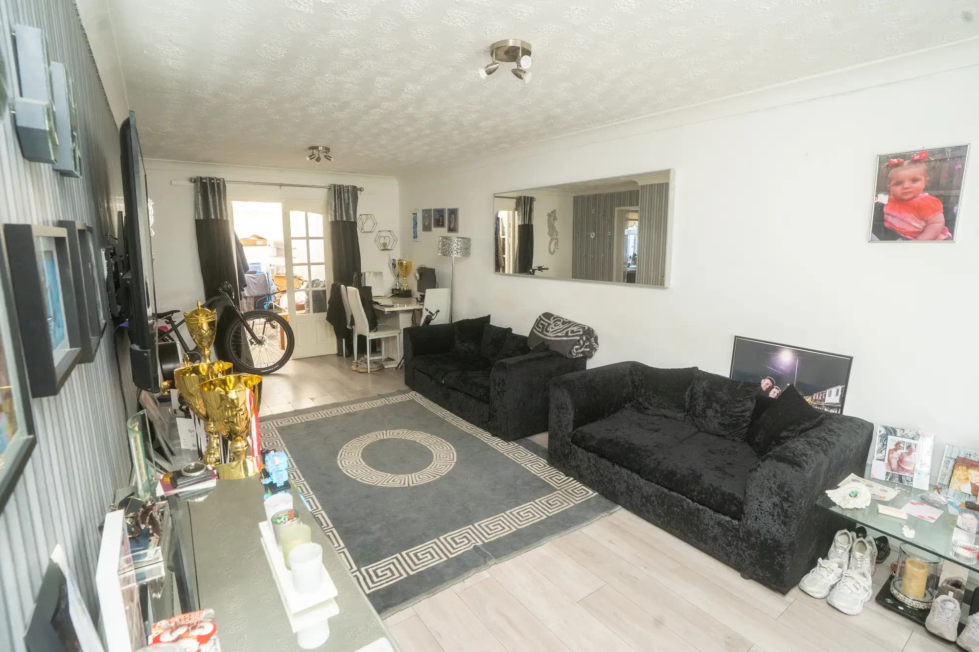 property photo 4 of 17