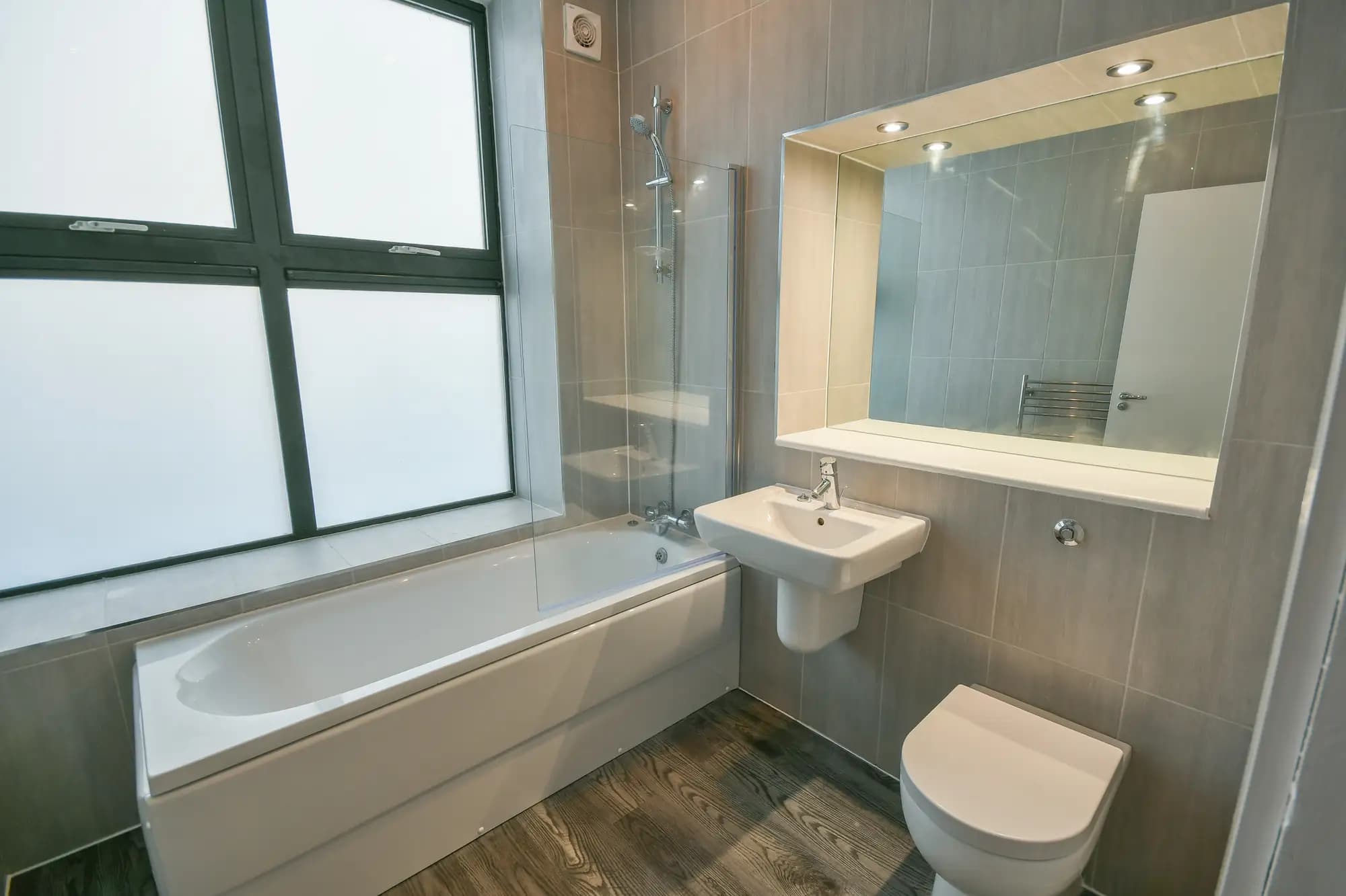 property photo 7 of 14