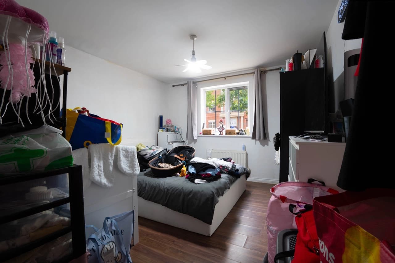 property photo 9 of 18
