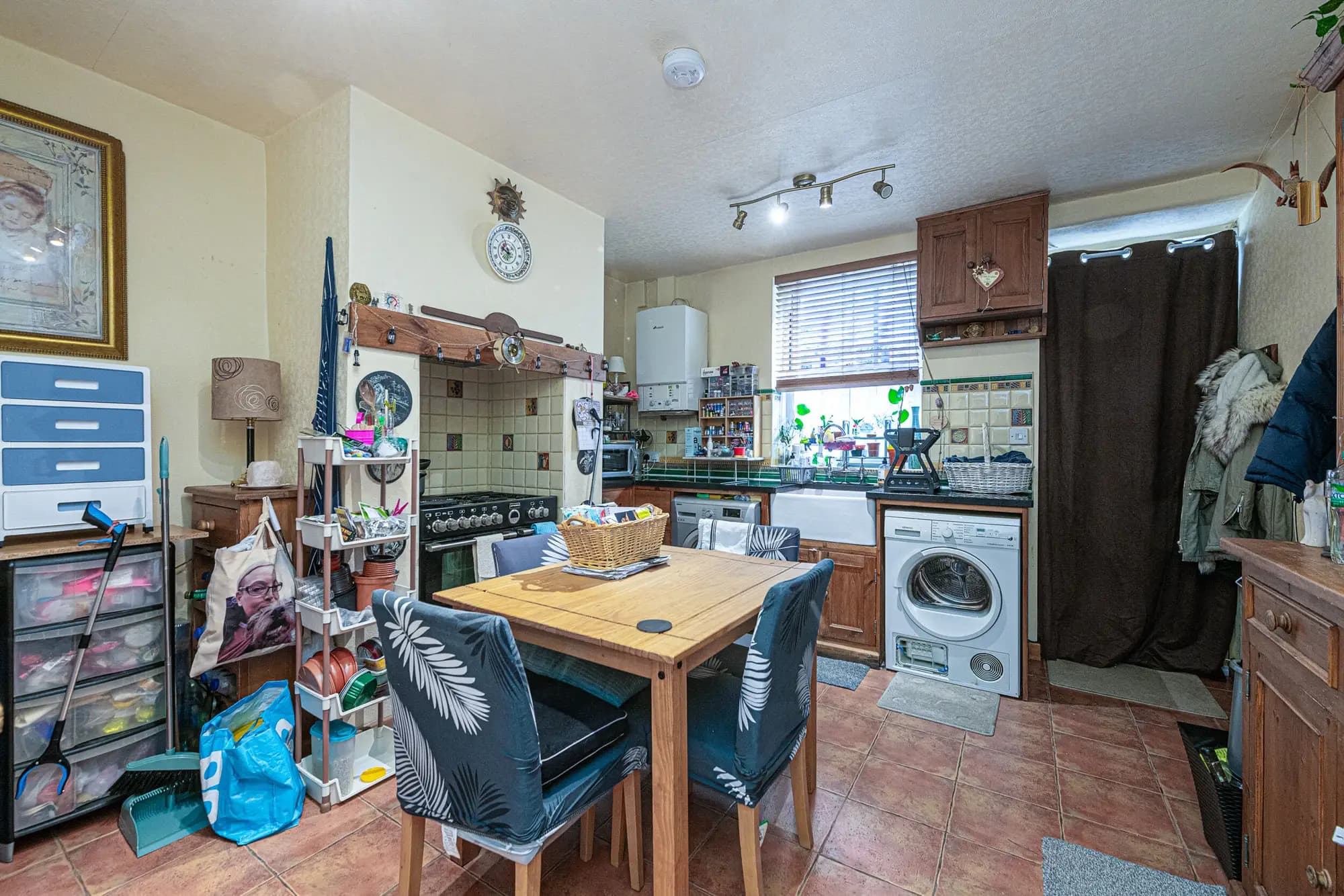 property photo 8 of 25