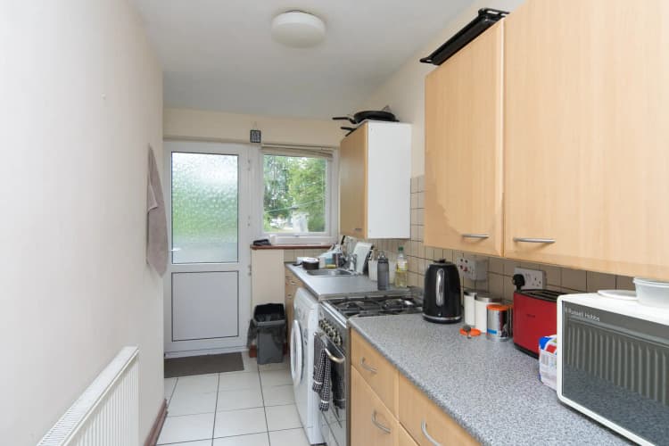 property photo 5 of 12
