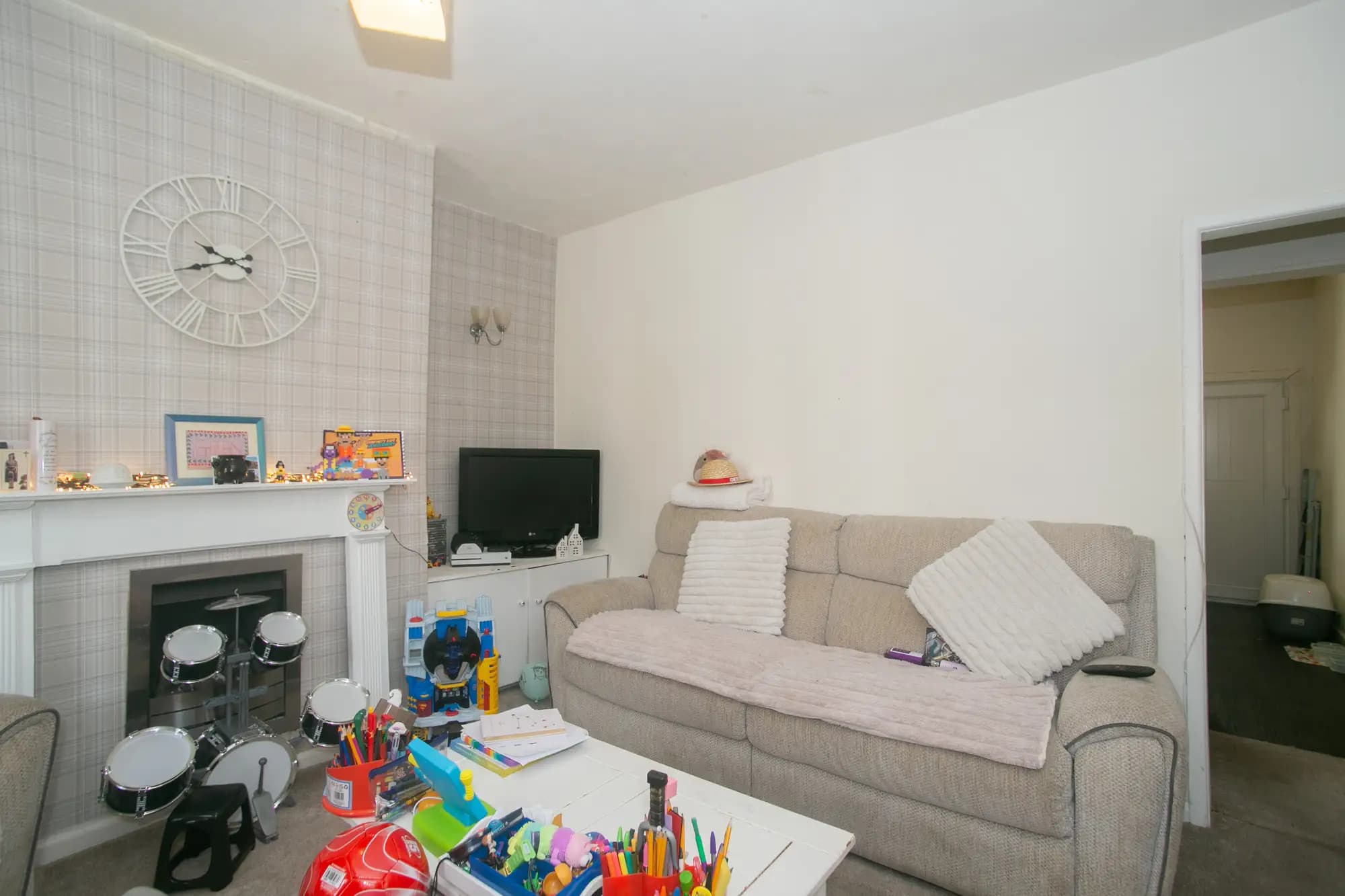 property photo 4 of 15