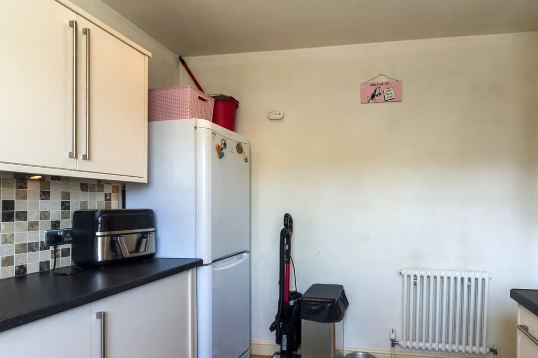 property photo 8 of 18