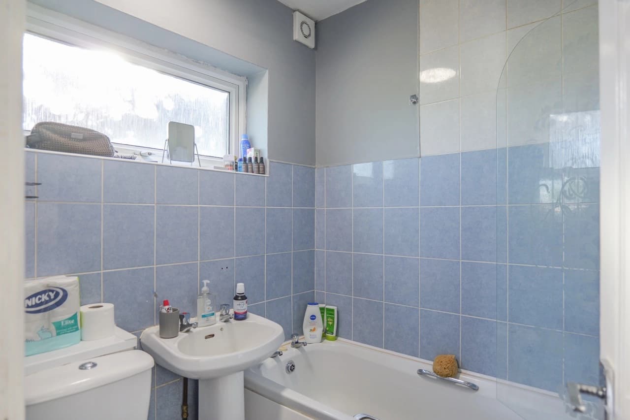 property photo 6 of 14