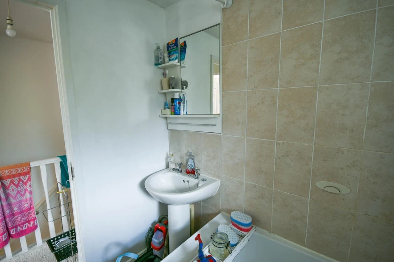 property photo 9 of 20