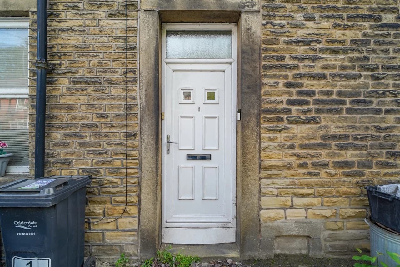 property photo 4 of 17