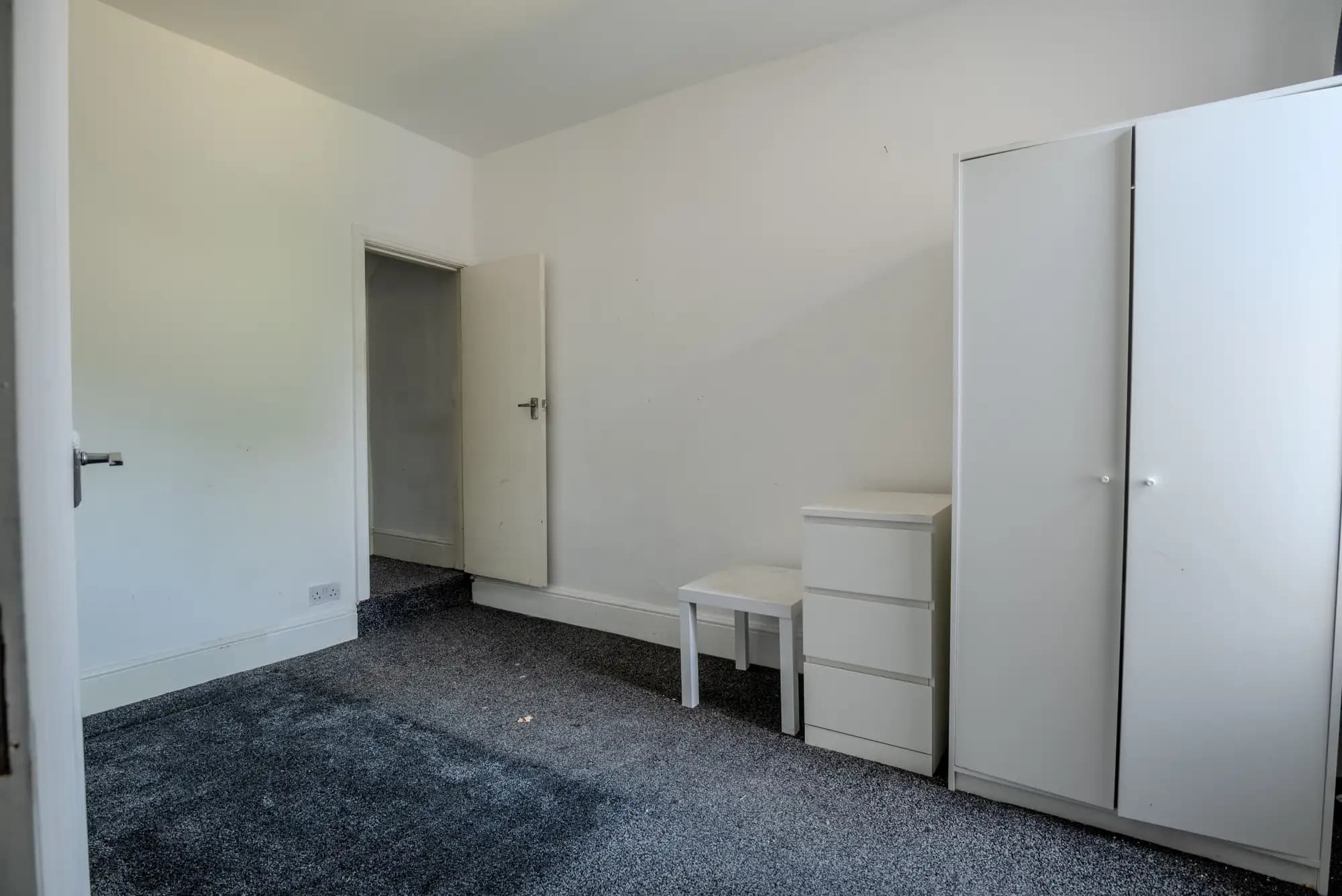 property photo 11 of 17