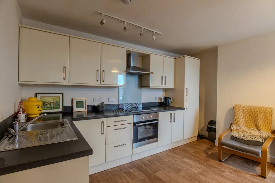 property photo 5 of 15