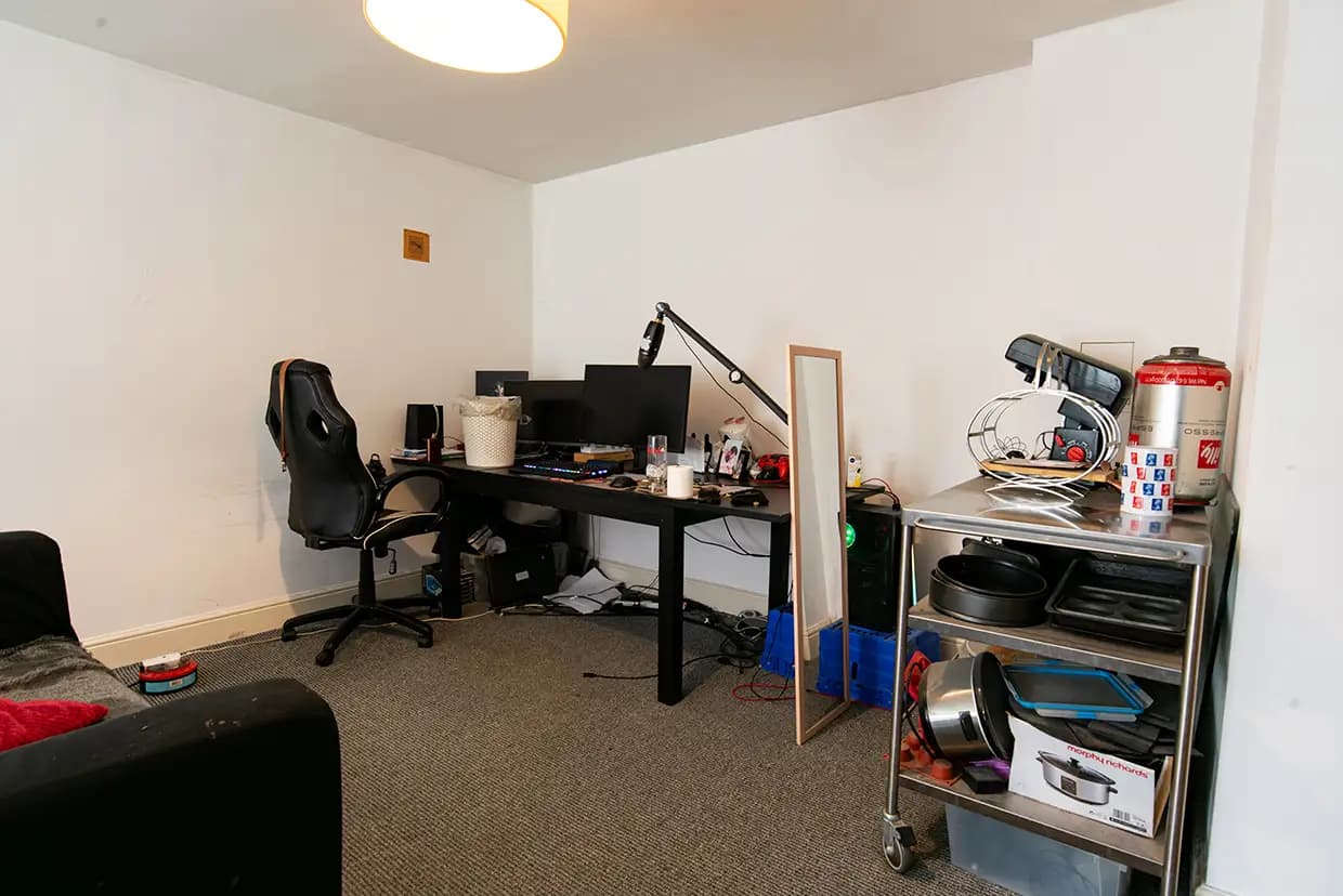 property photo 5 of 16