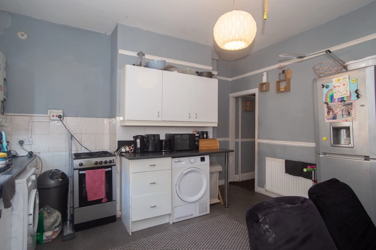 property photo 4 of 18