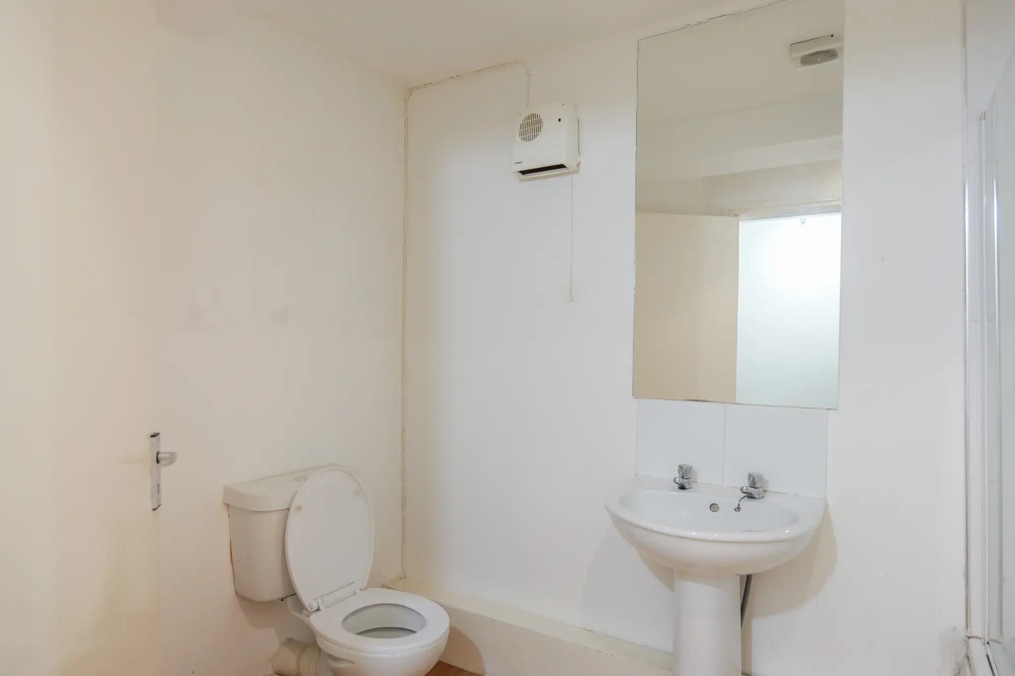 property photo 7 of 16