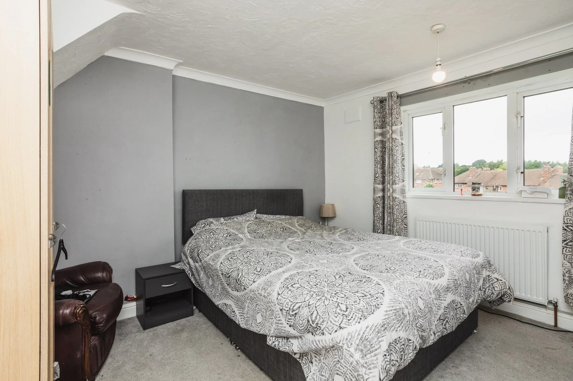 property photo 18 of 32