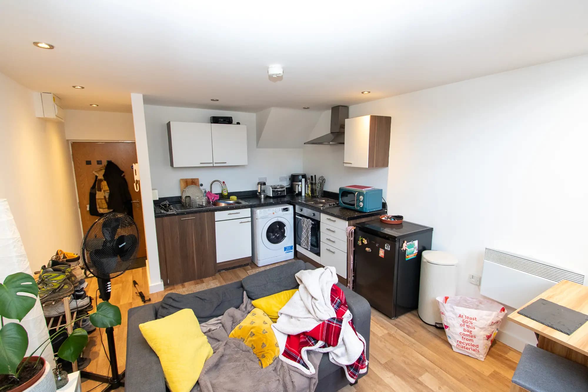 property photo 5 of 11