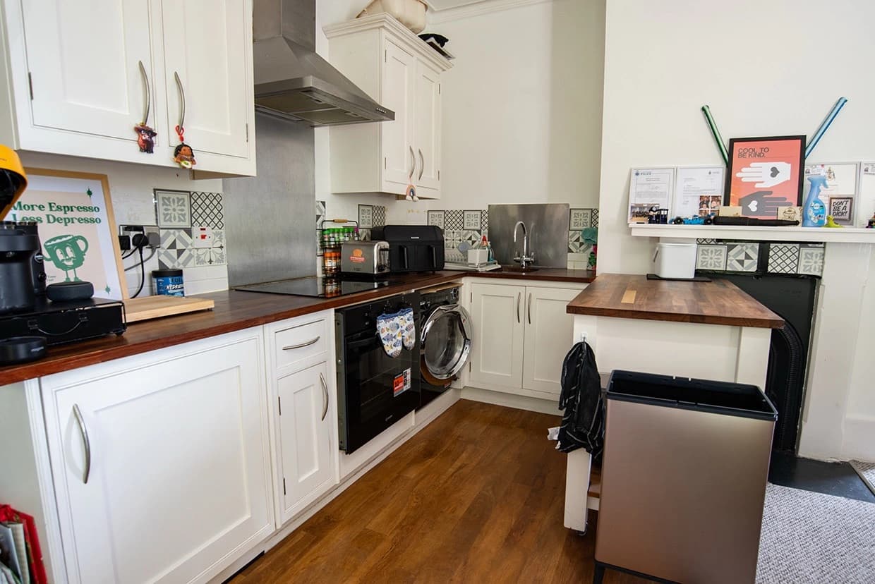 property photo 5 of 17