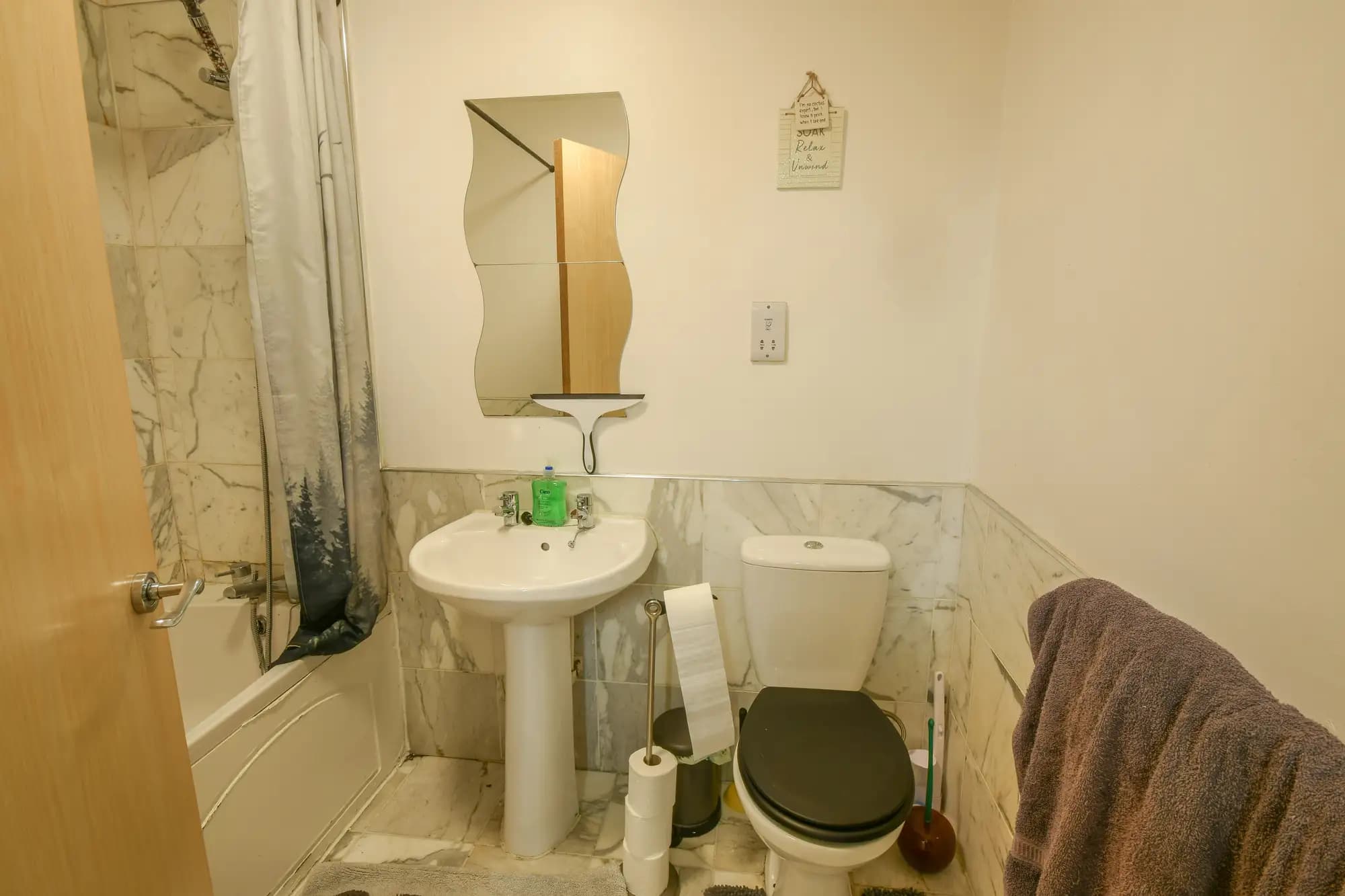 property photo 7 of 12