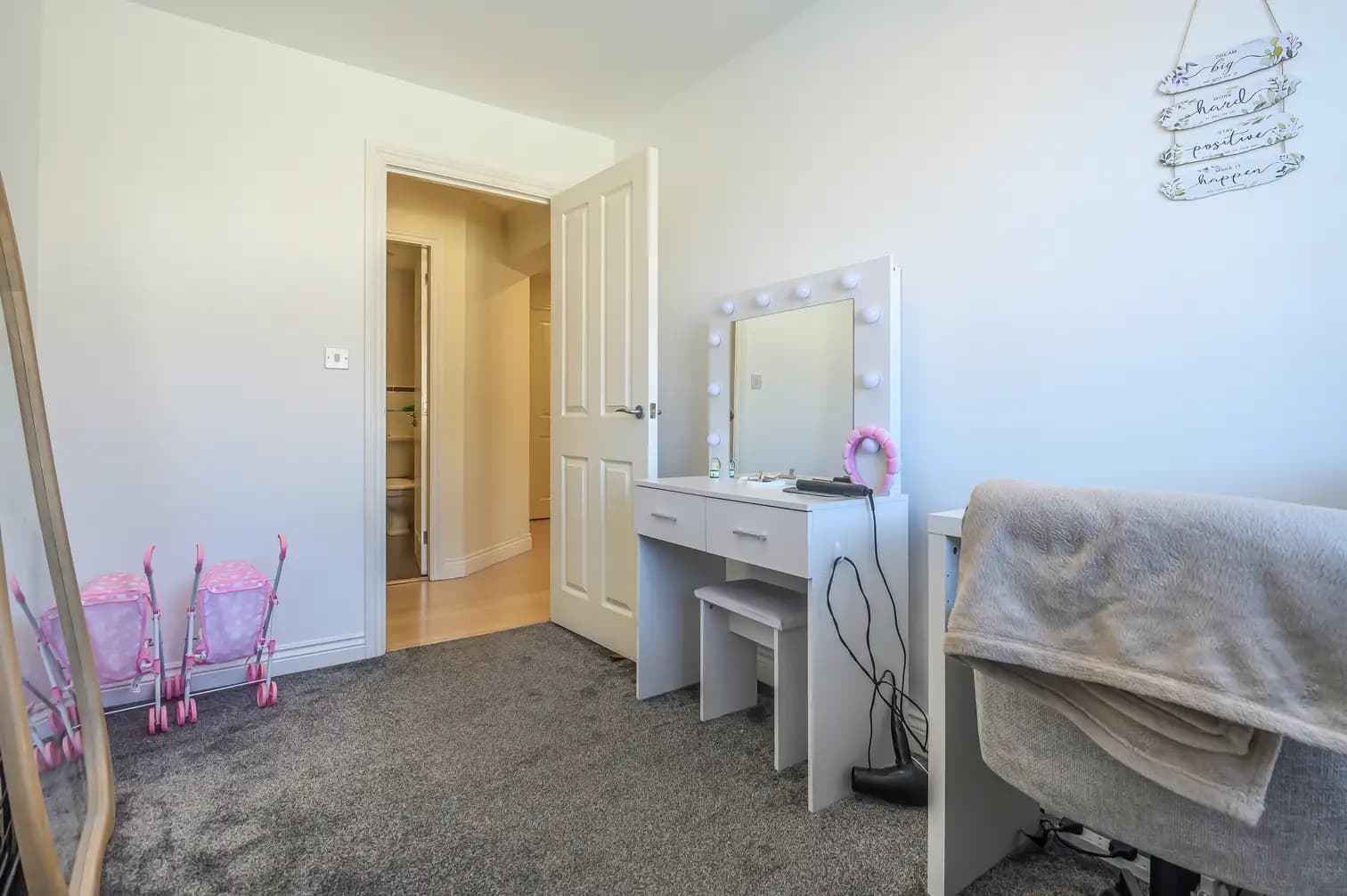 property photo 13 of 20