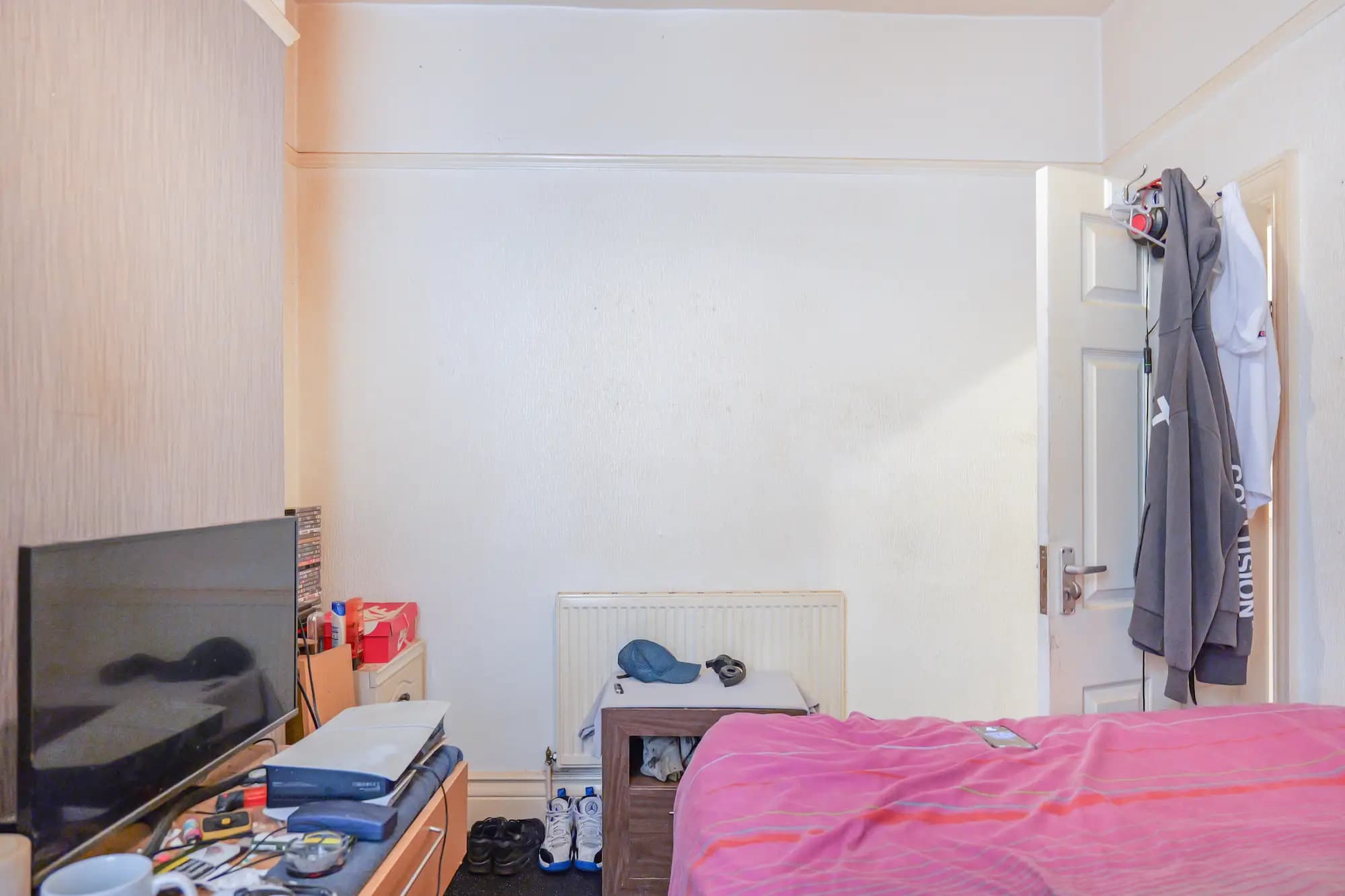 property photo 7 of 16