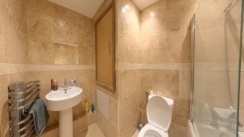 property photo 8 of 18