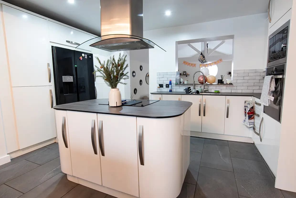 property photo 5 of 15