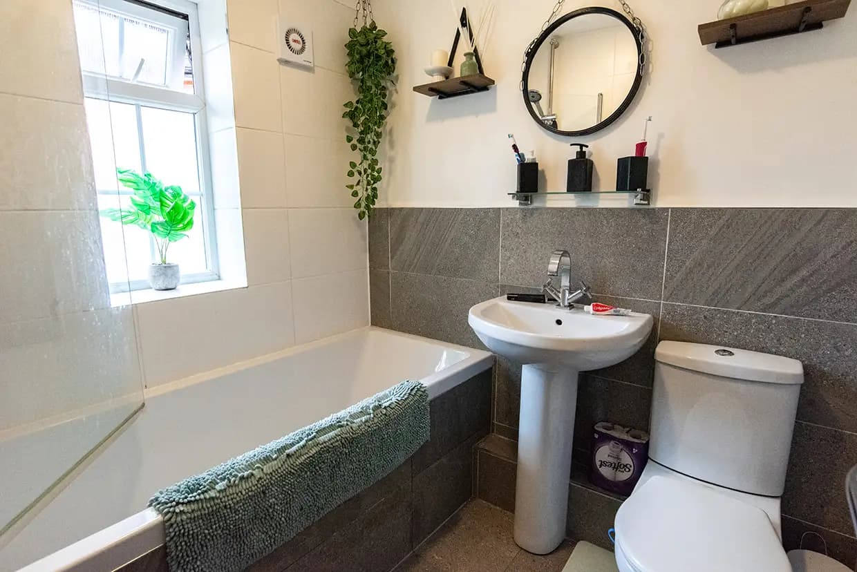 property photo 9 of 15