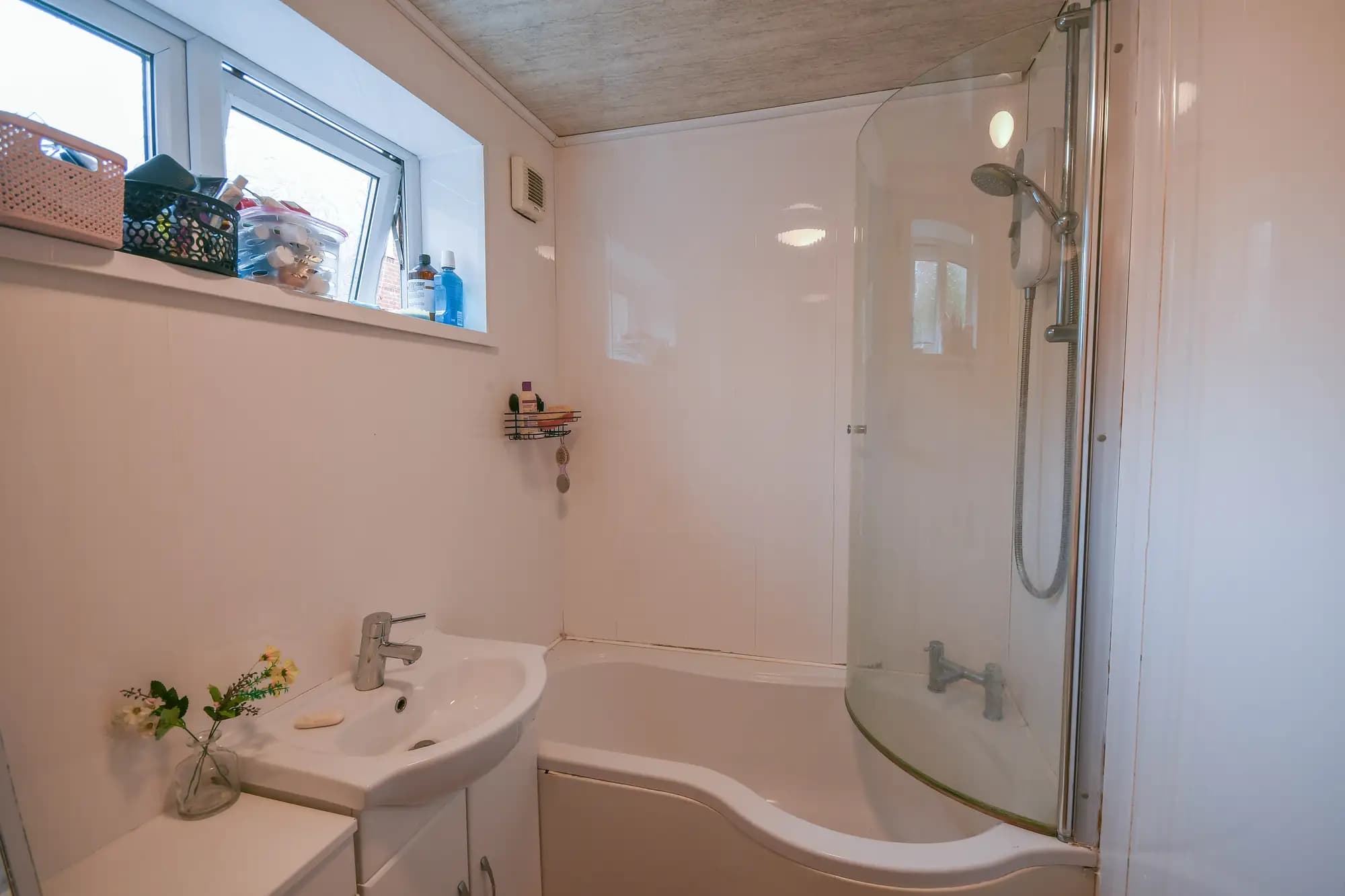 property photo 9 of 17