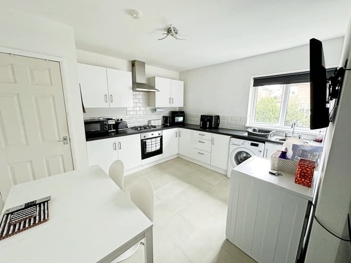 property photo 6 of 25