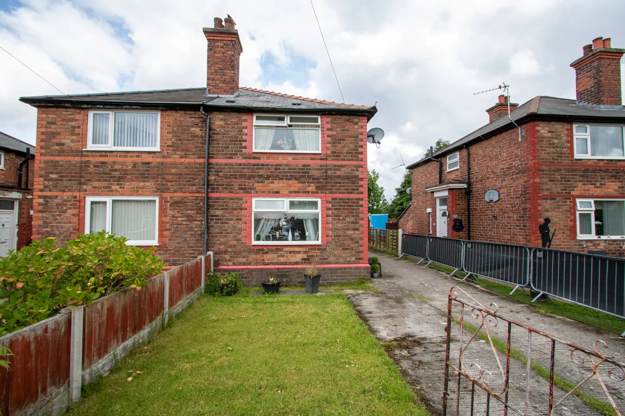 property photo 0 of 25