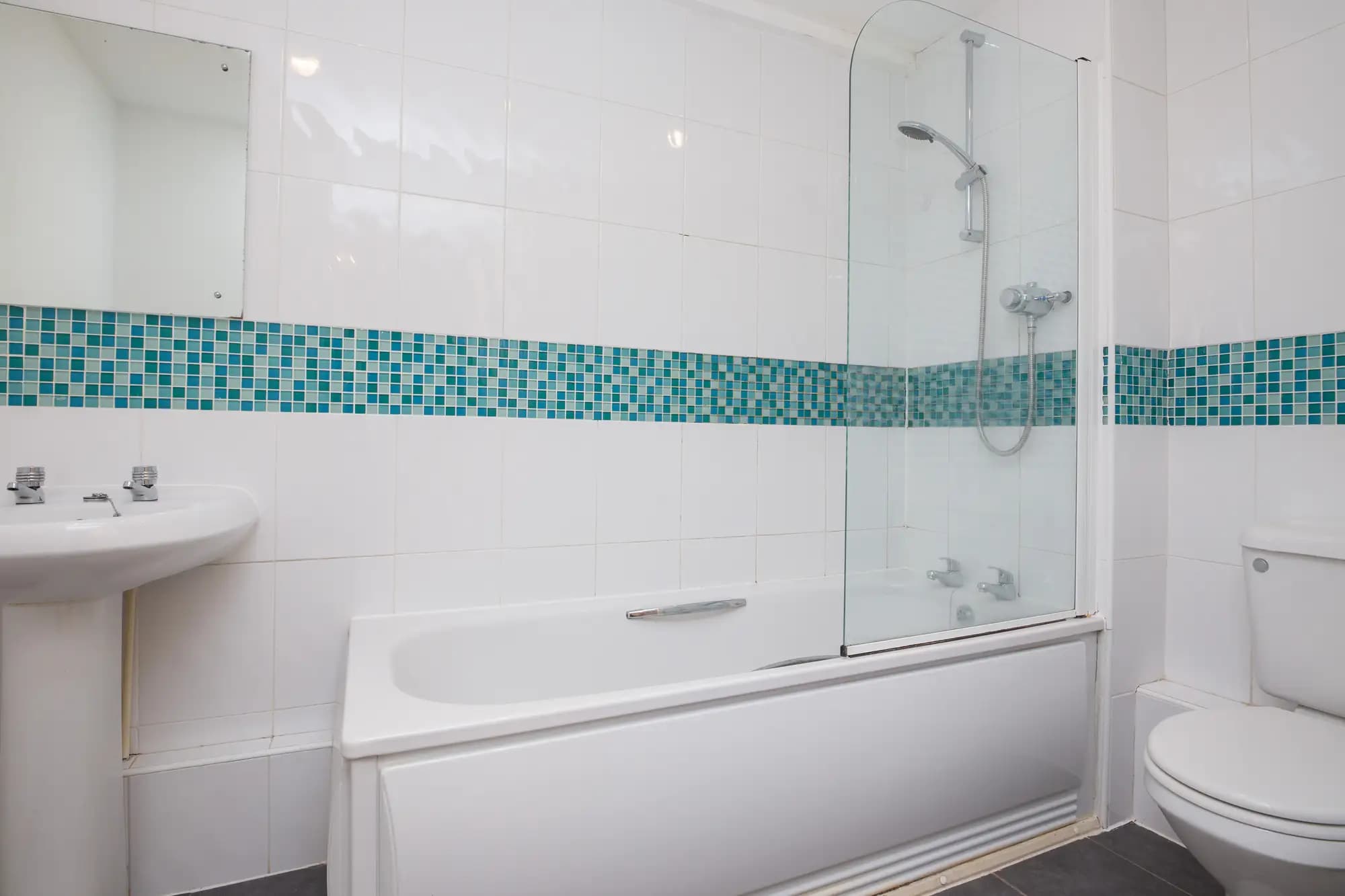 property photo 9 of 16