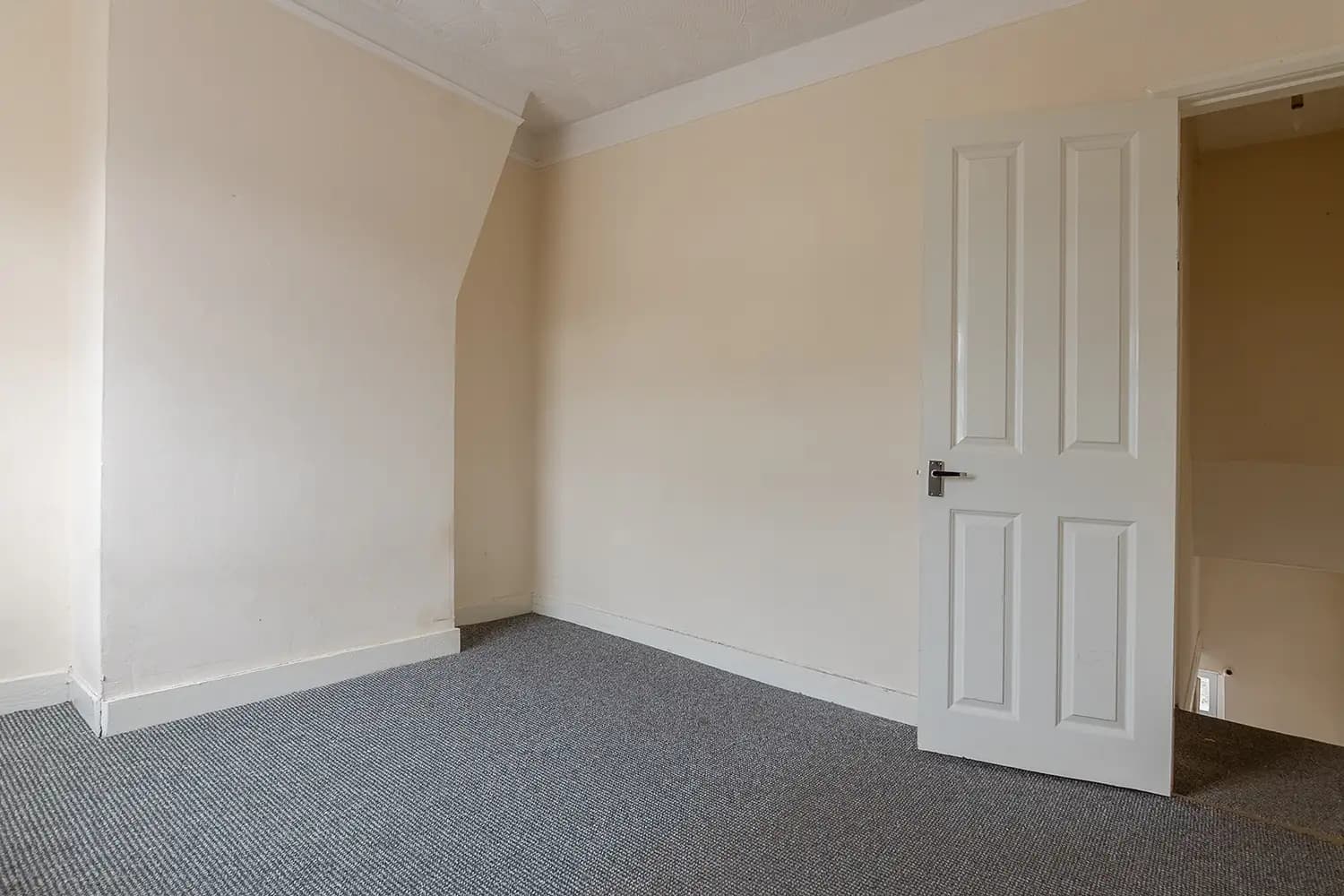 property photo 18 of 28