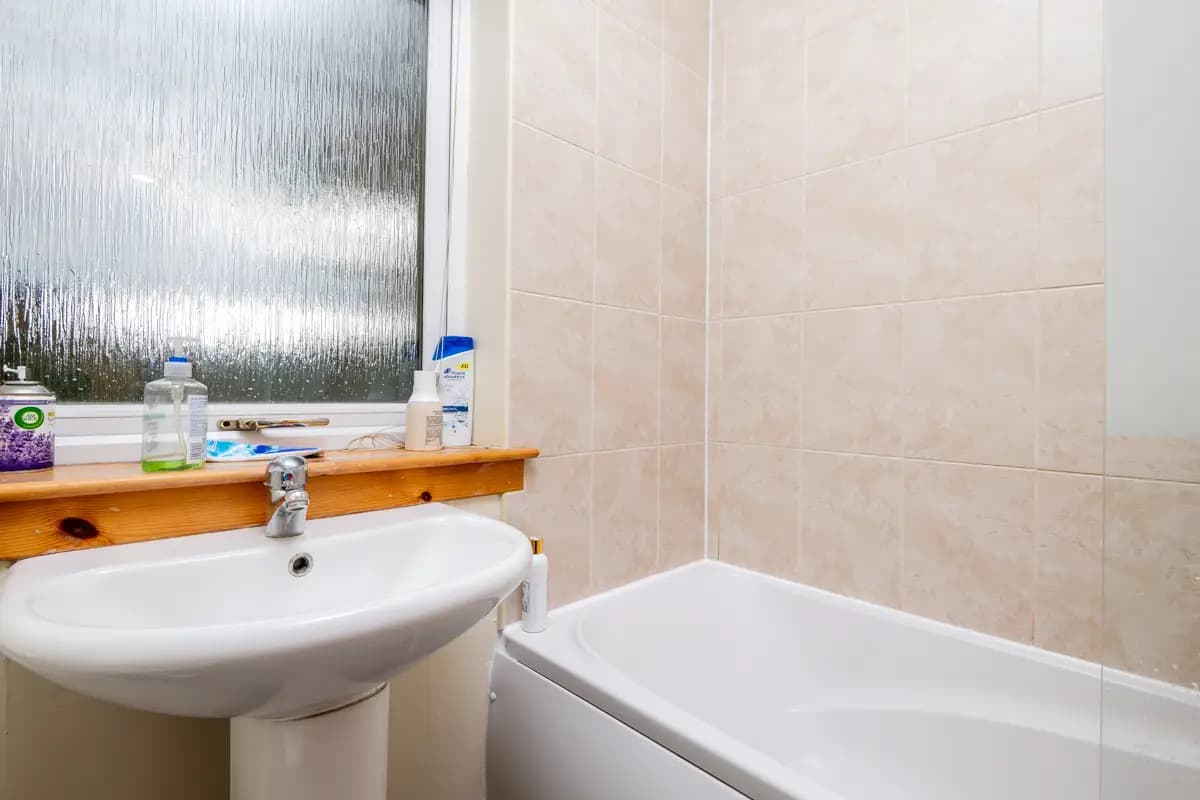 property photo 9 of 17