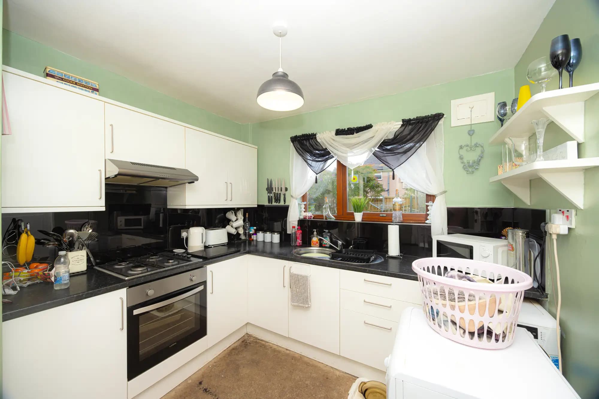 property photo 5 of 14