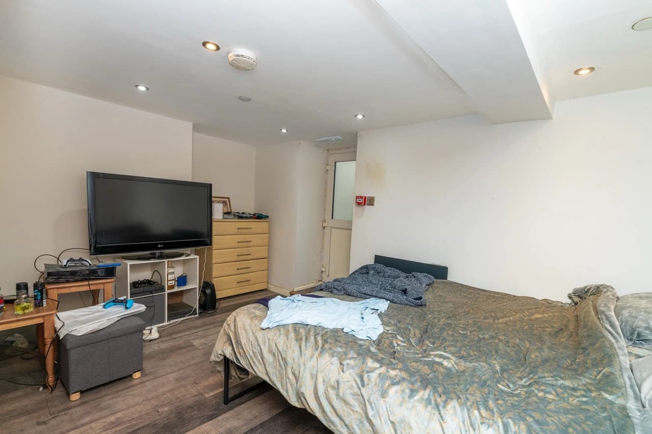 property photo 31 of 48