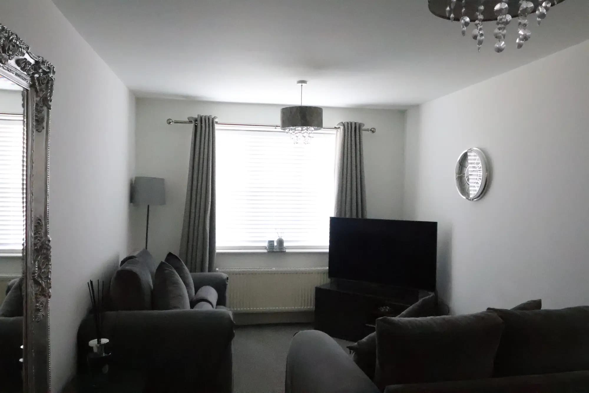 property photo 4 of 11