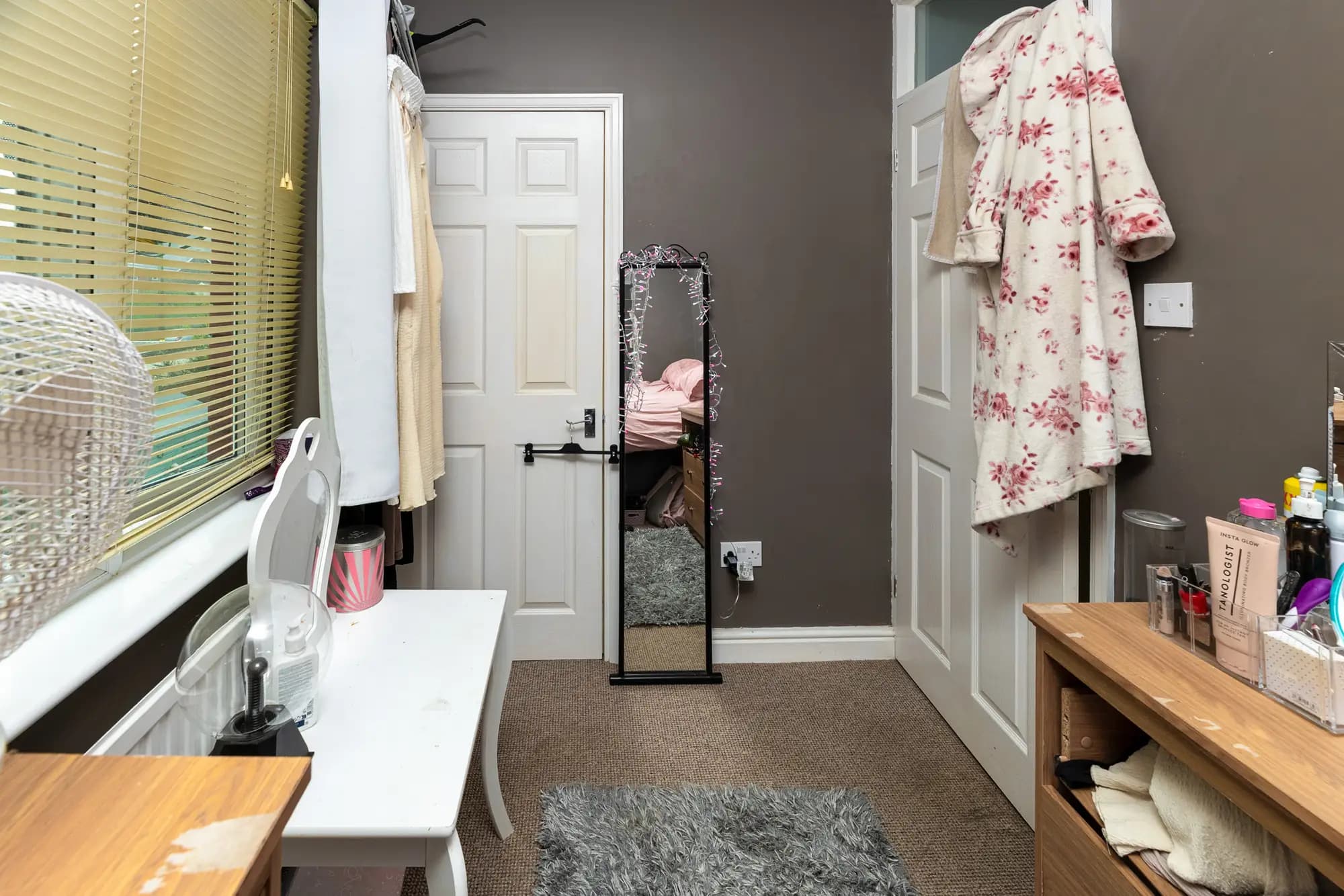 property photo 21 of 32