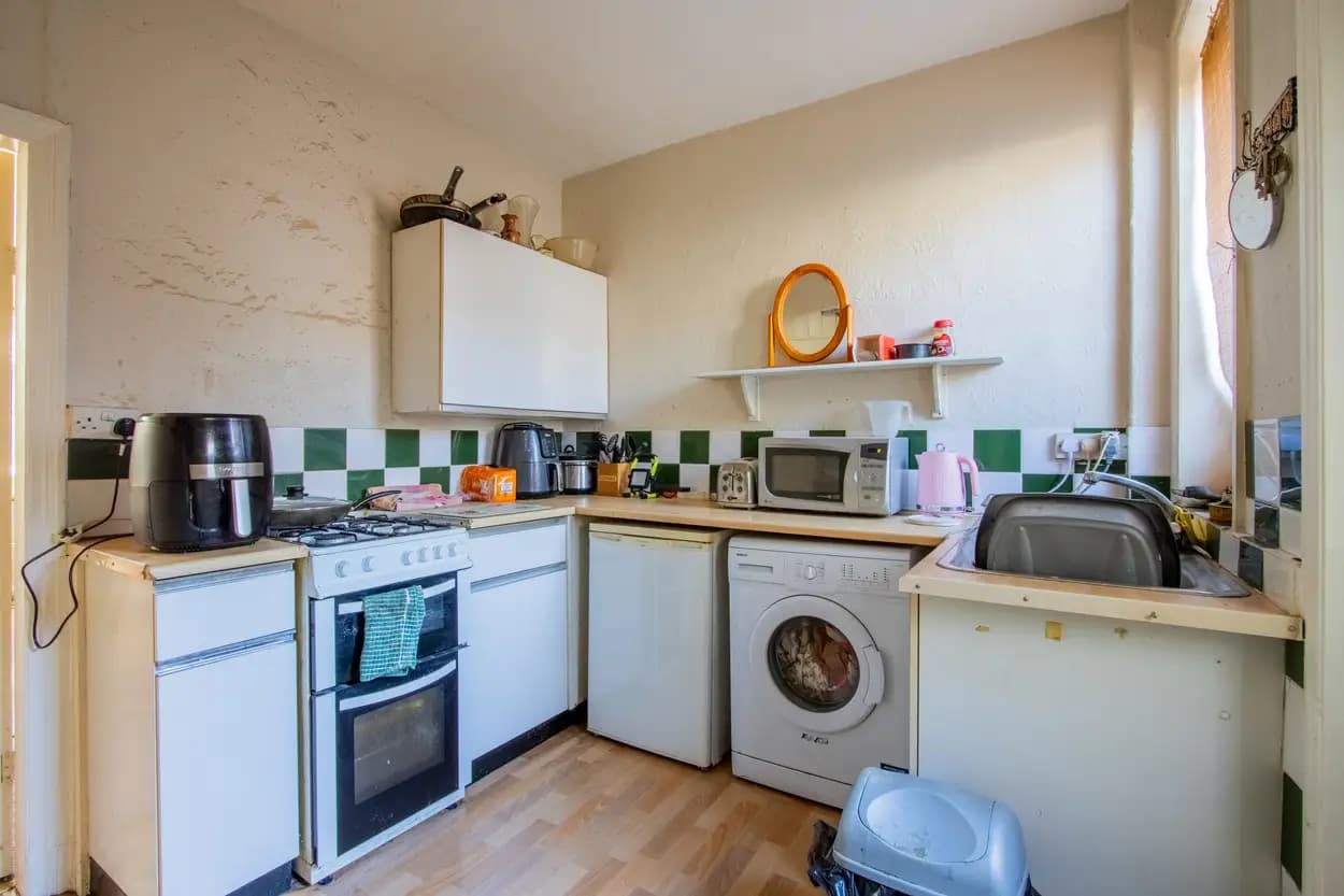 property photo 5 of 17