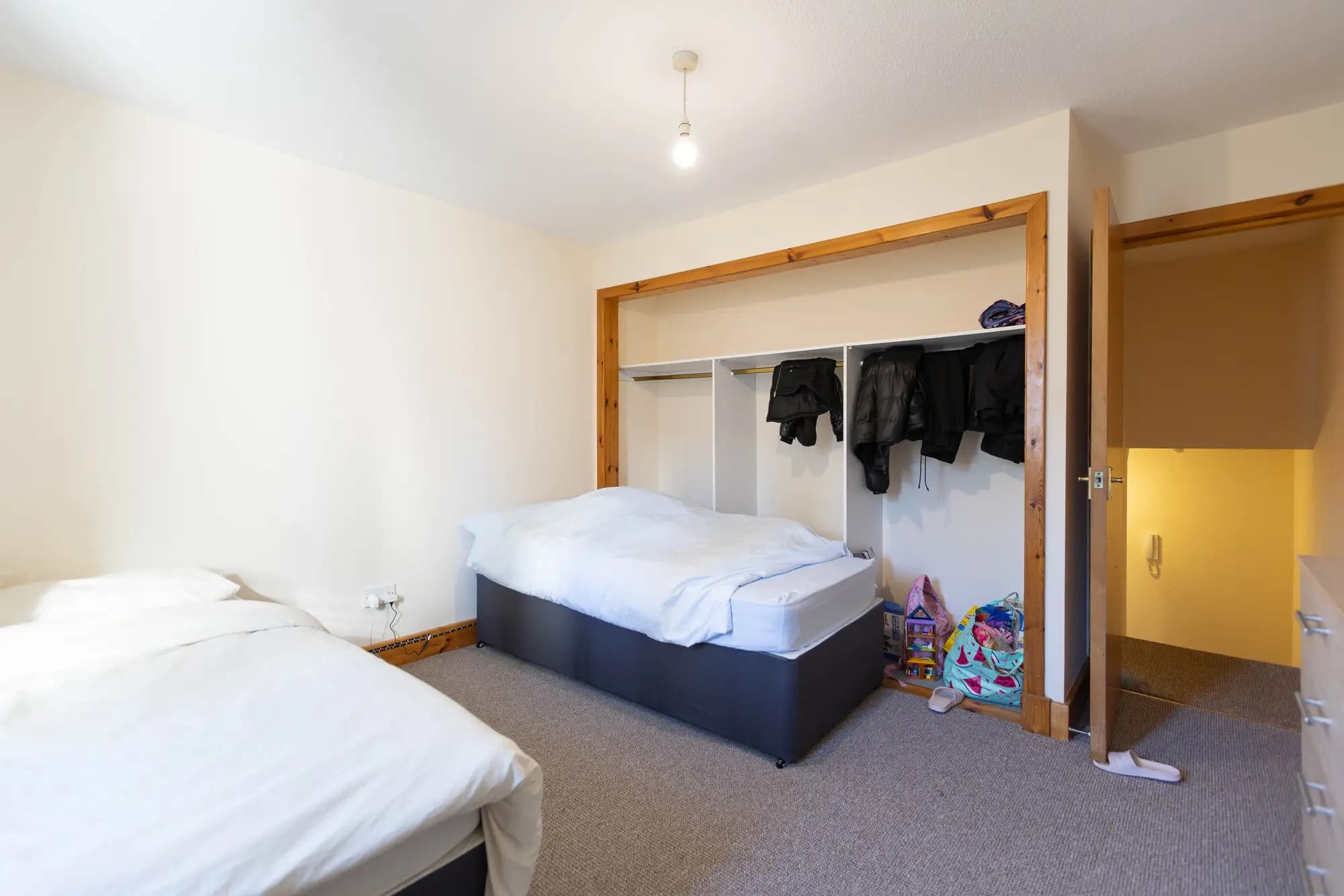 property photo 21 of 32