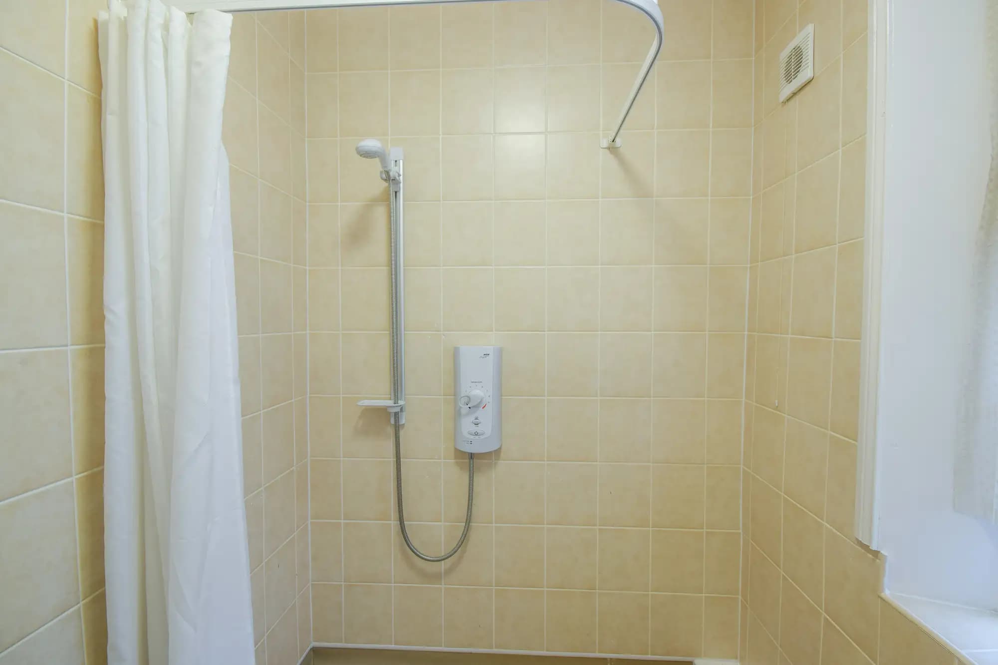 property photo 7 of 14