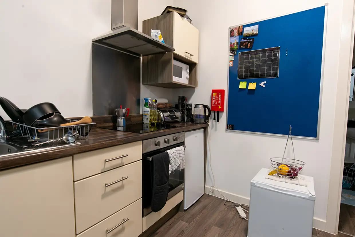 property photo 5 of 16