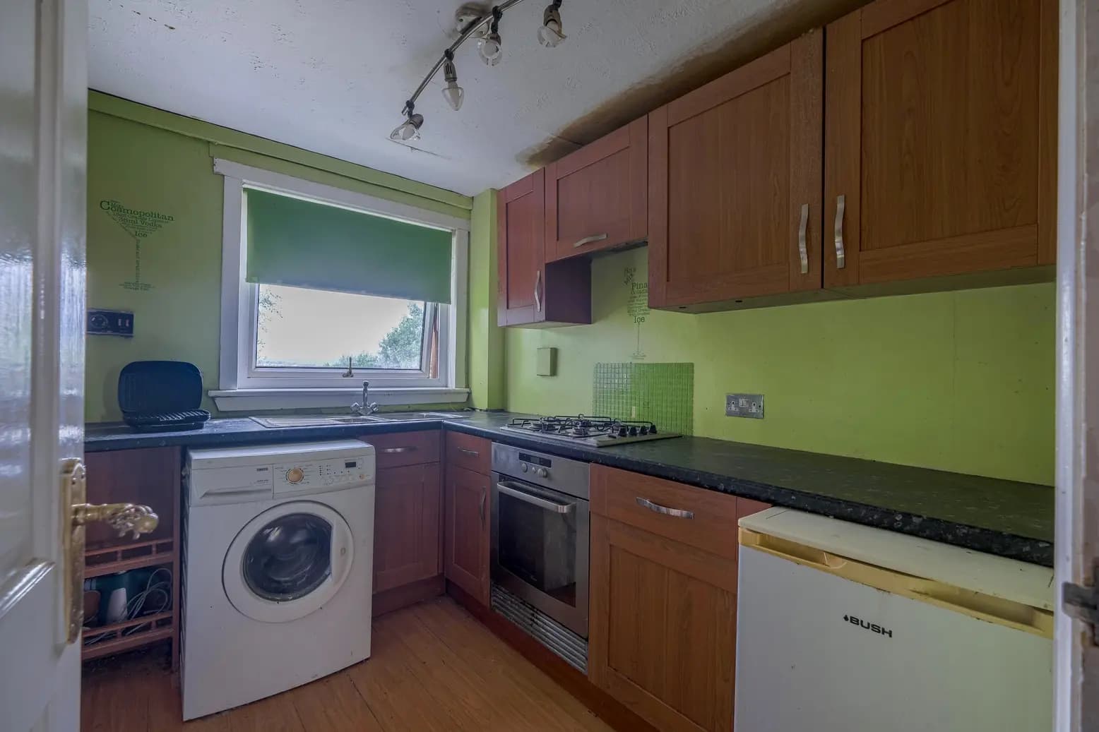 property photo 5 of 23
