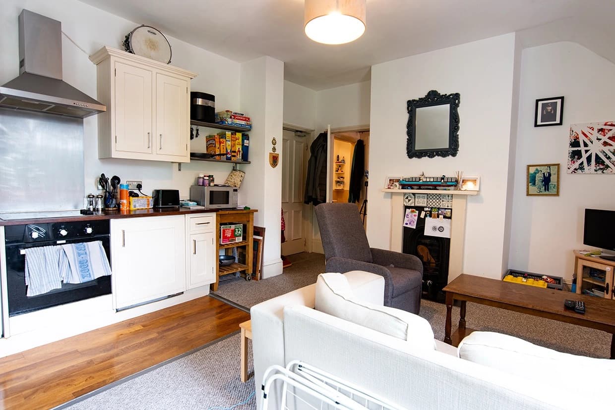 property photo 4 of 17