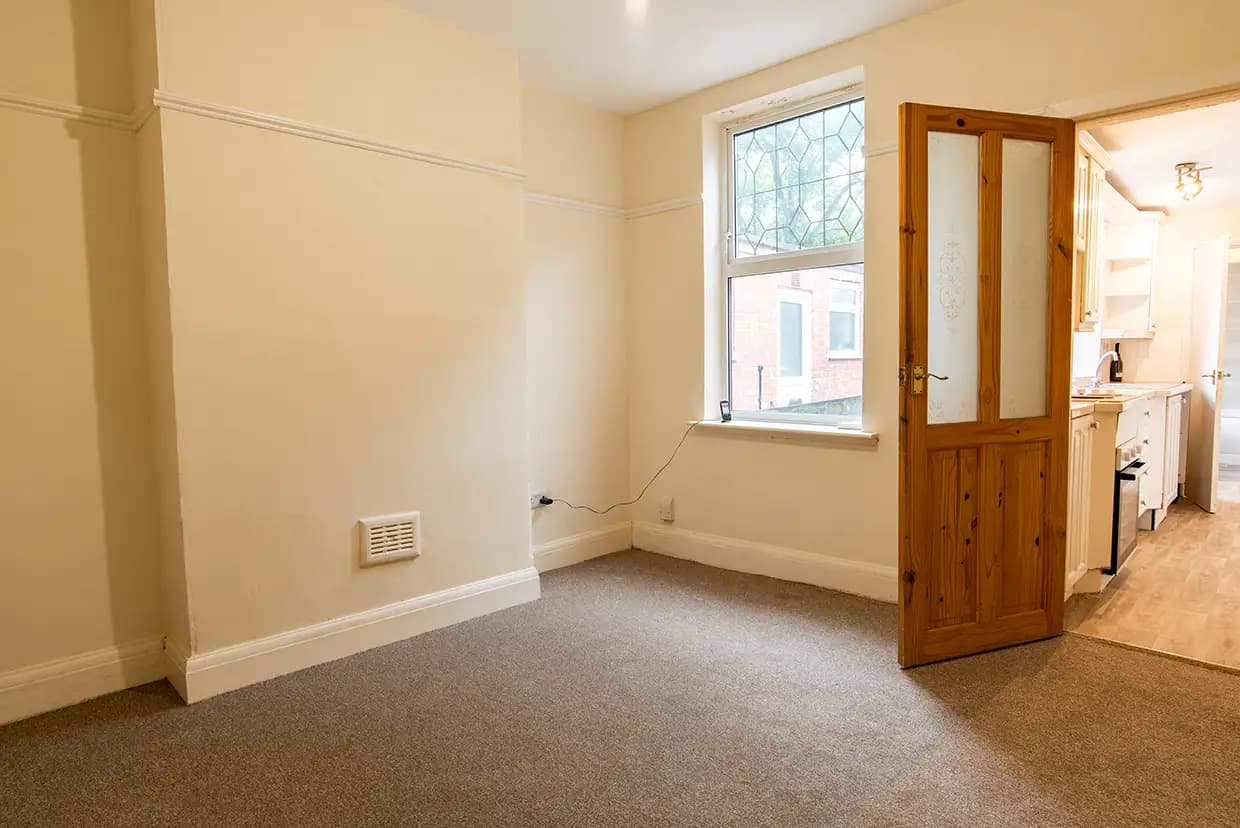 property photo 6 of 14