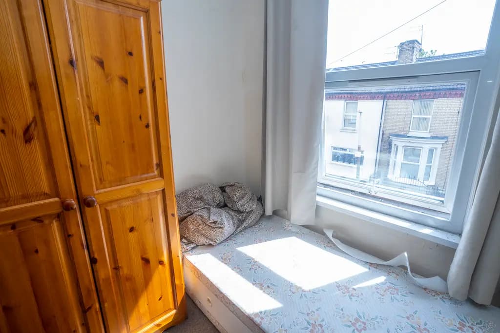 property photo 17 of 32