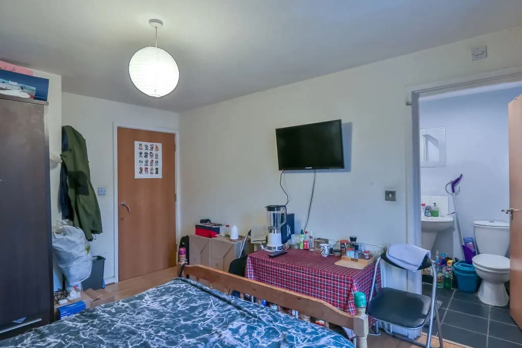 property photo 7 of 12