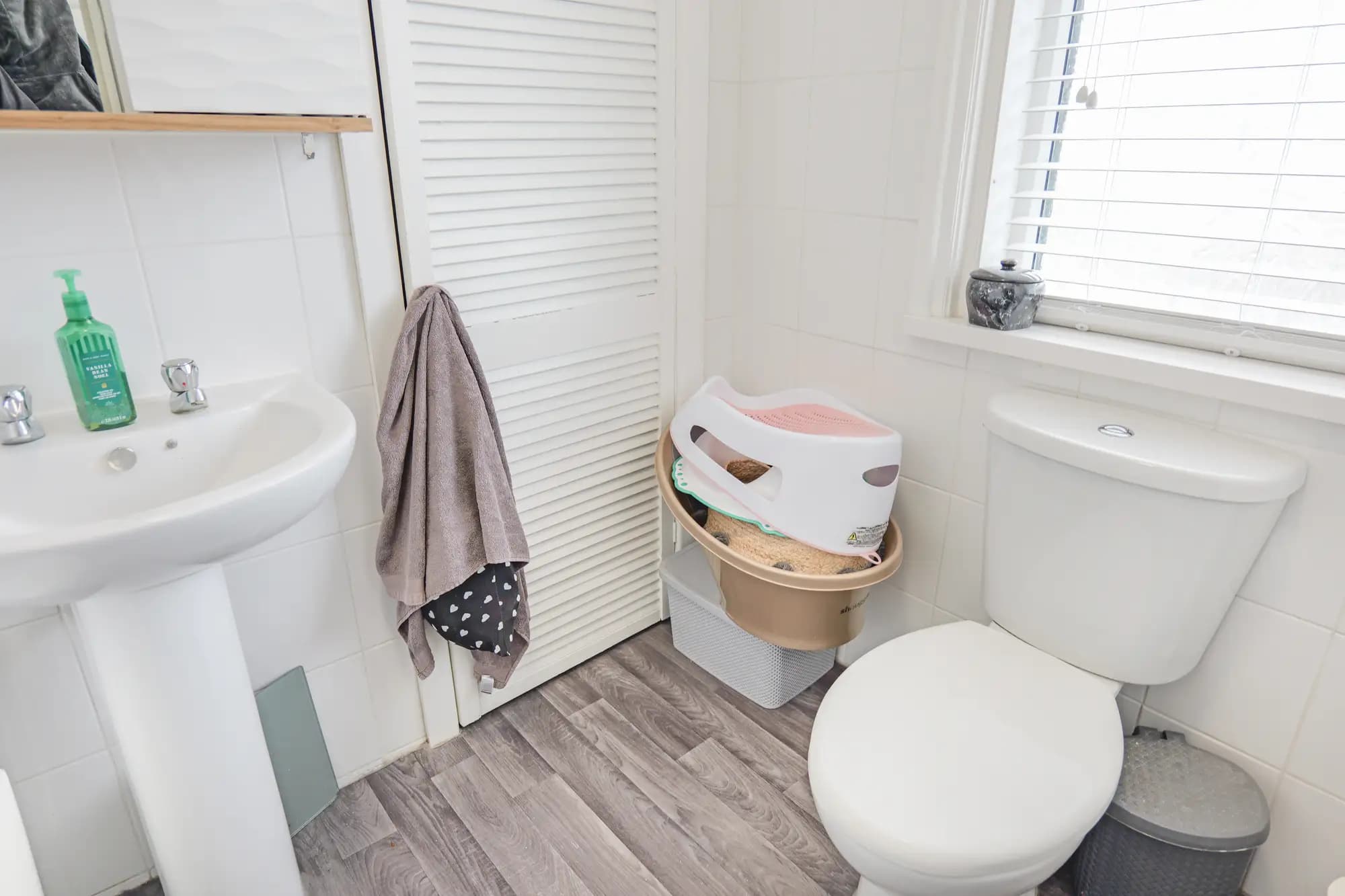 property photo 8 of 18