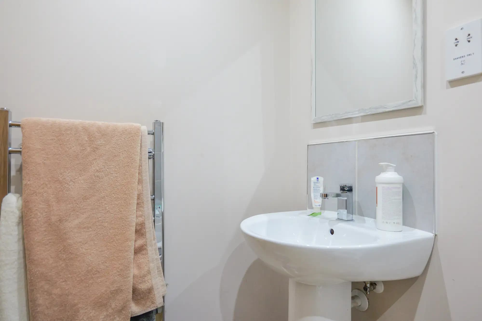 property photo 5 of 17