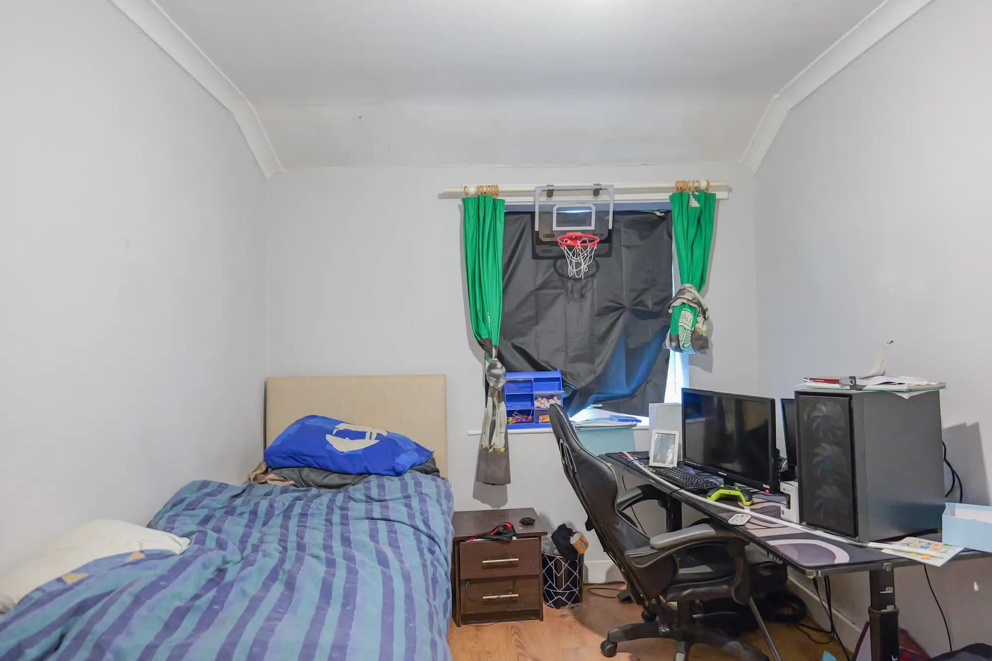 property photo 9 of 15