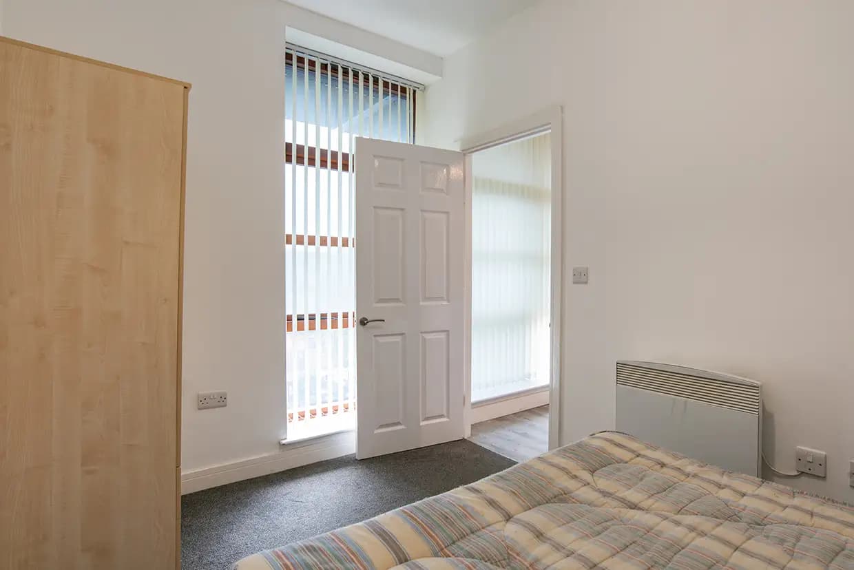 property photo 6 of 9